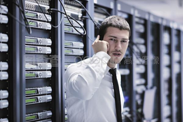 网络室中的电话交谈：网络电话服务器的技术与应用